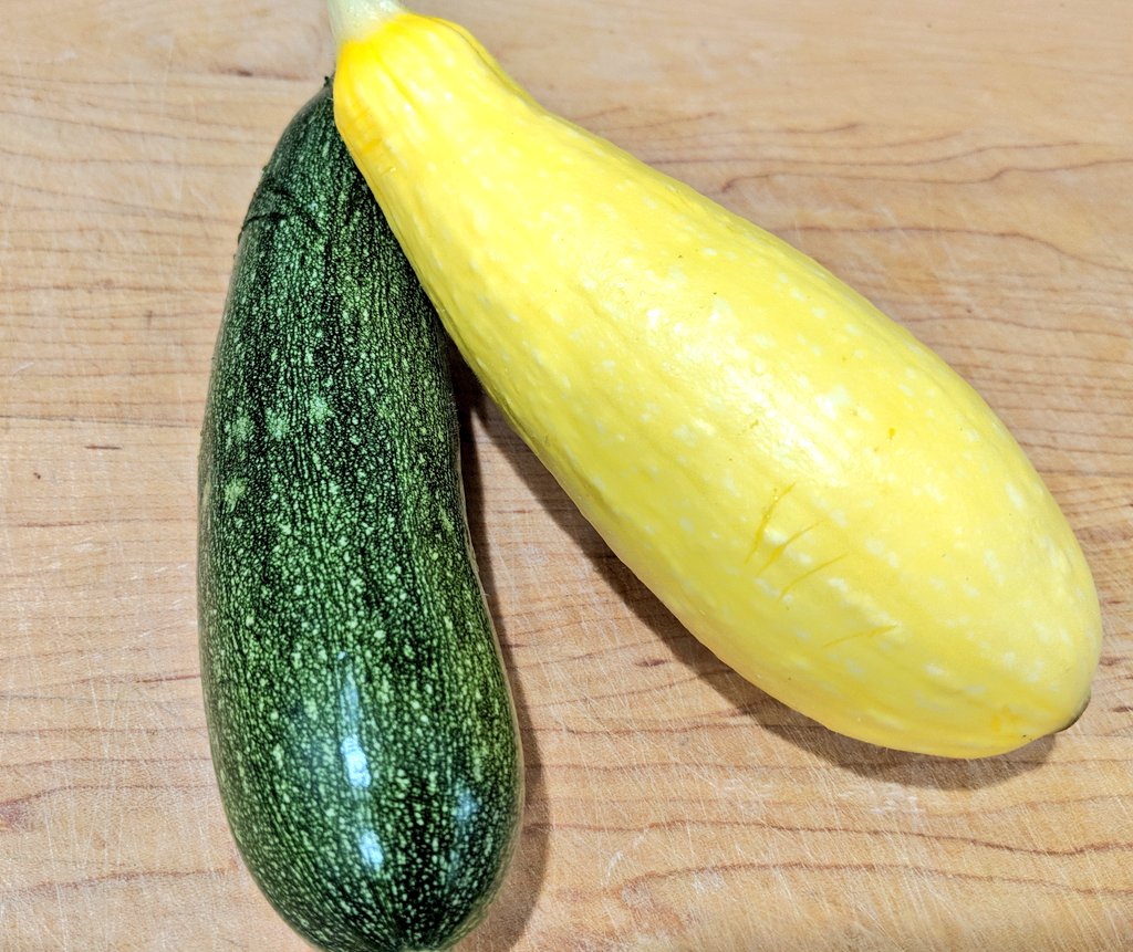 ccsweetsecrets's tweet photo. First pick of the season #backyardgardener #Homegrown https://t.co/uhCmhD0u6A