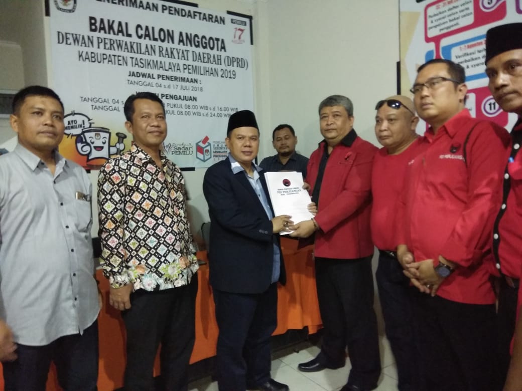 Pendaftaran bacaleg PDI Perjuangan DPRD Kab.Tasikmalaya
#TasikHade
#2019T3tapJokowi
#SalamMetal