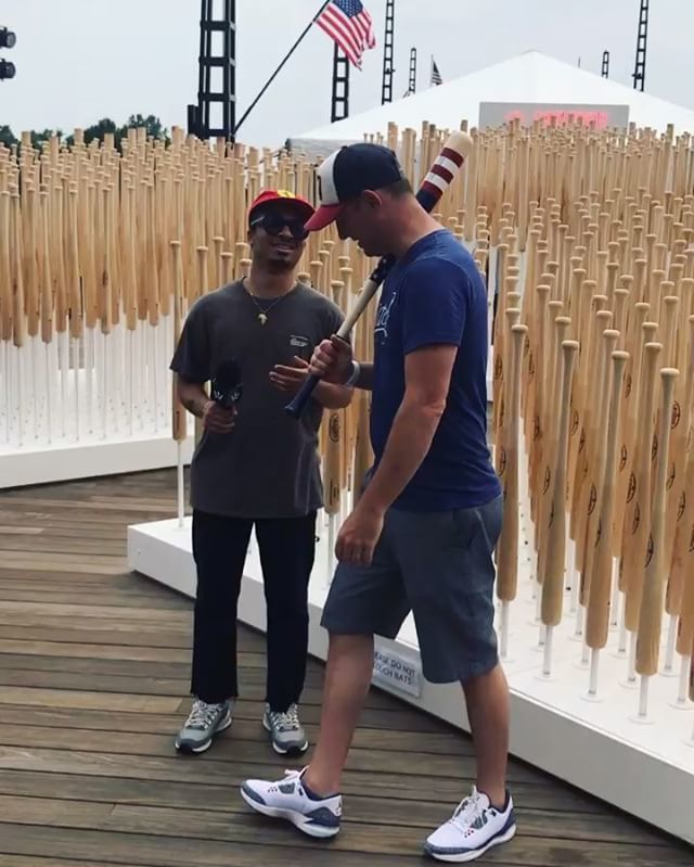 MitchellBatCo's tweet image. Behind the scenes at @MLBassembly talking with @HighSnobiety about our collaboration with Louisville Slugger. #AllStarWeekend @sluggernation #Supra instagram.com/p/BlWOwVwl_r4/