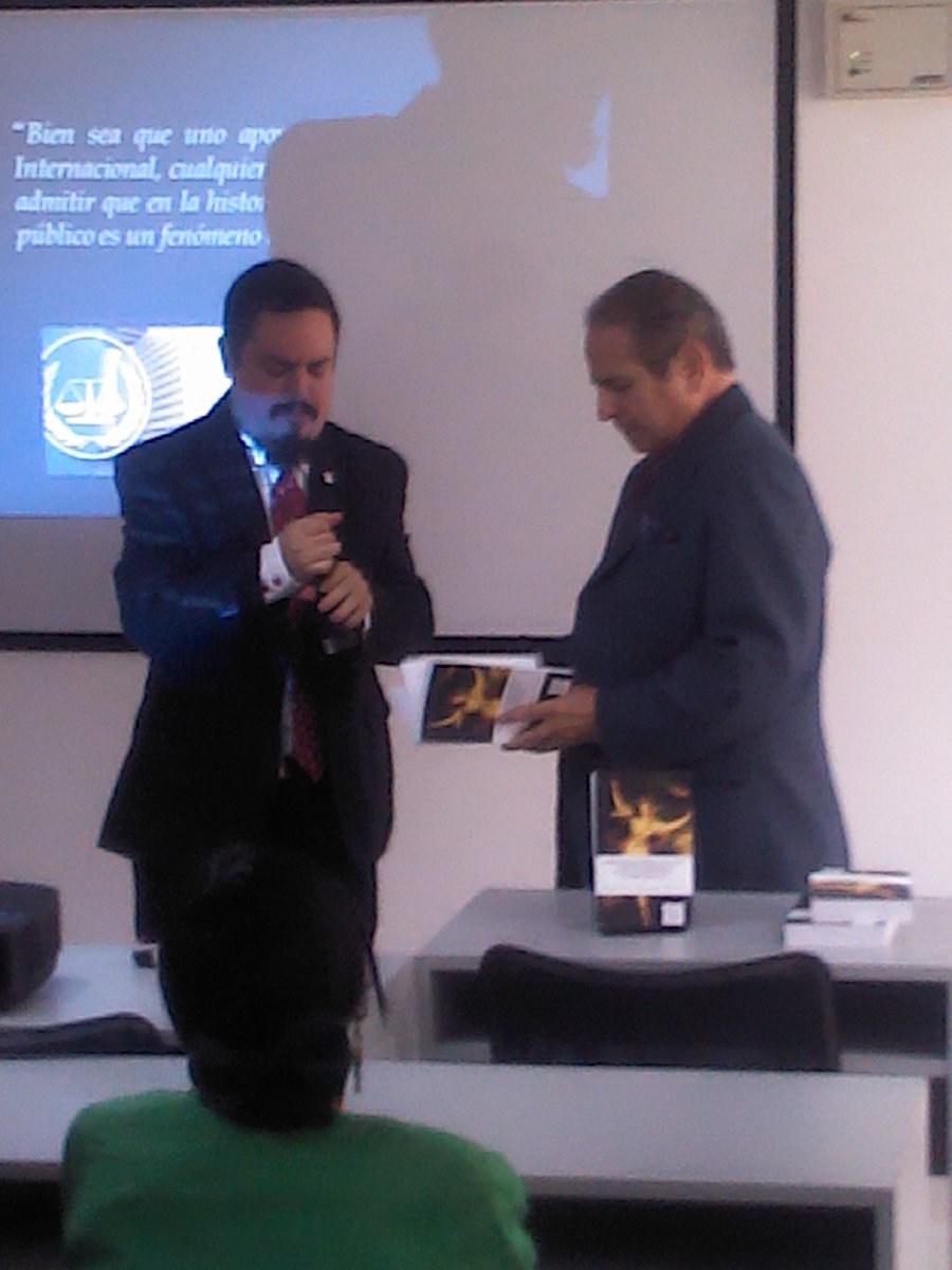 EscuelaFiscalMP's tweet photo. #SomosOrgulloENFMP
Apropósito del aniversario N°20 de la Adopción del Estatuto de la Corte Penal Internacional la #ENFMP Se llevó a cabo el bautizo del libro "Crímenes Internacionales y Responsabilidad ante la Corte Penal Internacional" por el autor Alejandro Rodríguez. https://t.co/pg4JuoftGk
