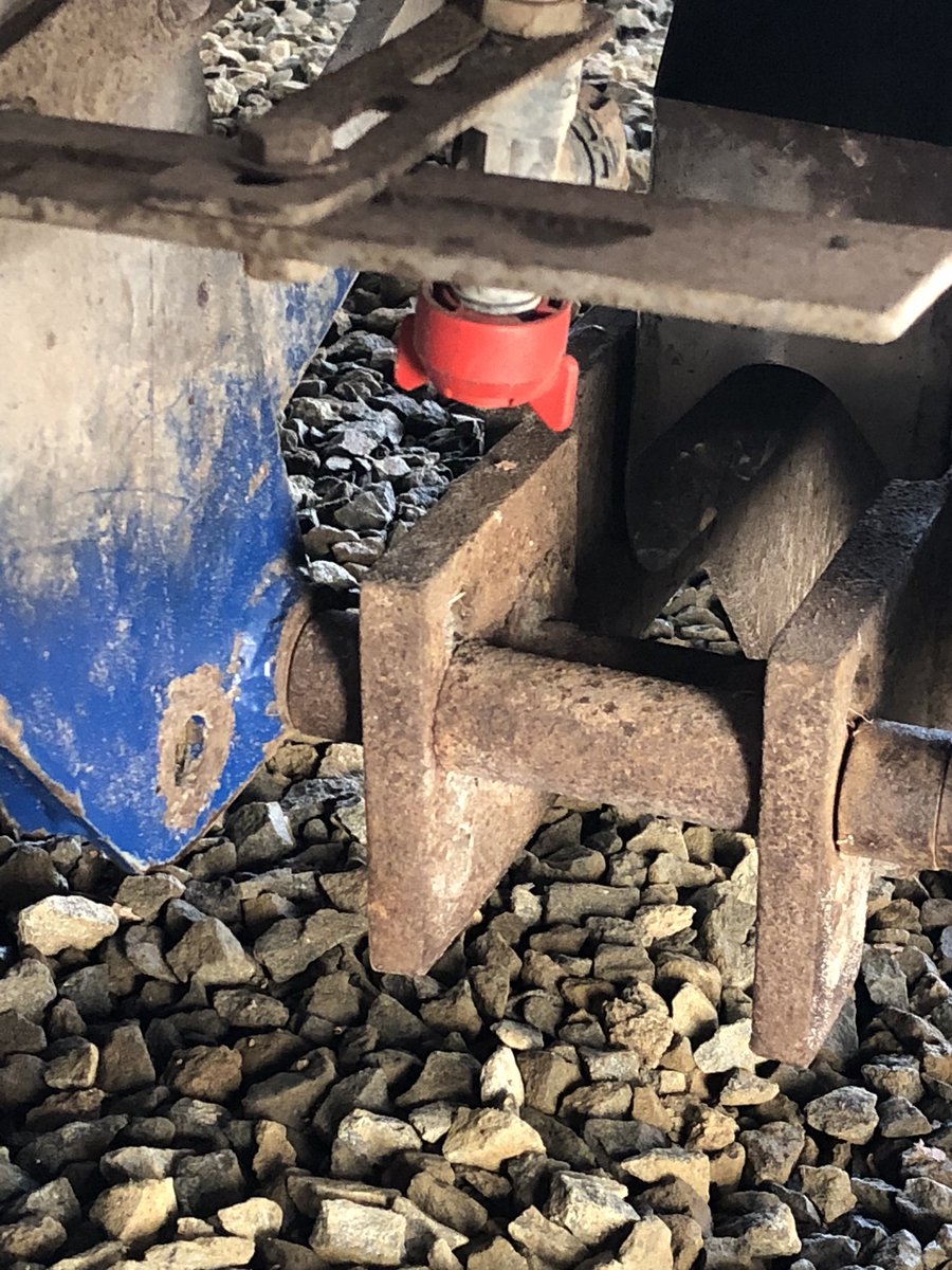 HortApplication's tweet image. #NozzlePlacement is key with in-furrow #AMISTAR applications in potatoes. One of these is closer to being correct than the other, can you guess the right one?