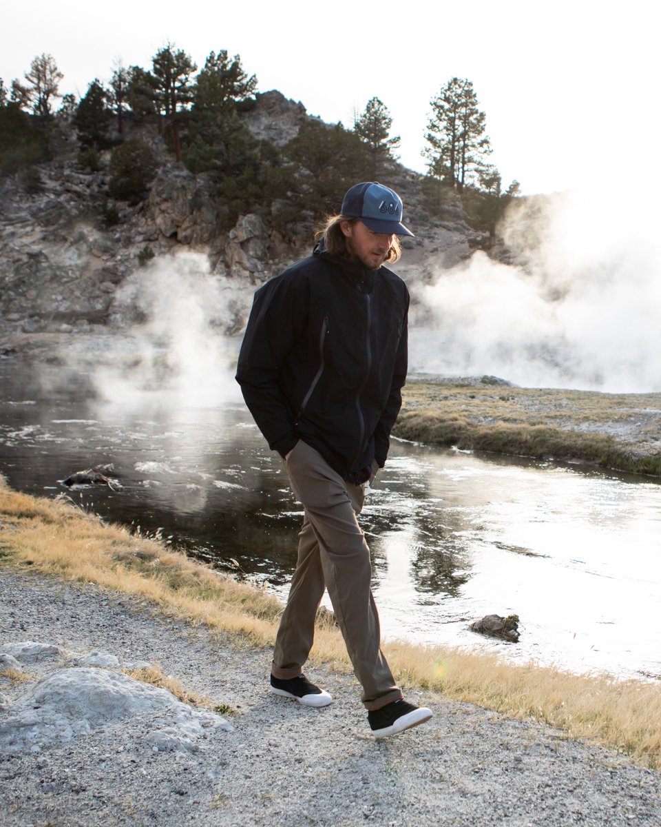 686's tweet image. Riley Nickerson exploring the @MammothMountain area in the all weather GORE-TEX® Multi jacket // Designed to take on any condition and any adventure ⚡️
📷: Erik hoffman
#alwaysdifferent #multicollection #multijacket