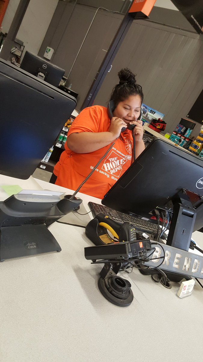 CMags85's tweet photo. Busy day at #0564ProDesk Silvia from Appliance helping doing sales! #Teamwork #DoubleSales @DTywon @wesford0564 https://t.co/hnYaQLJHjB