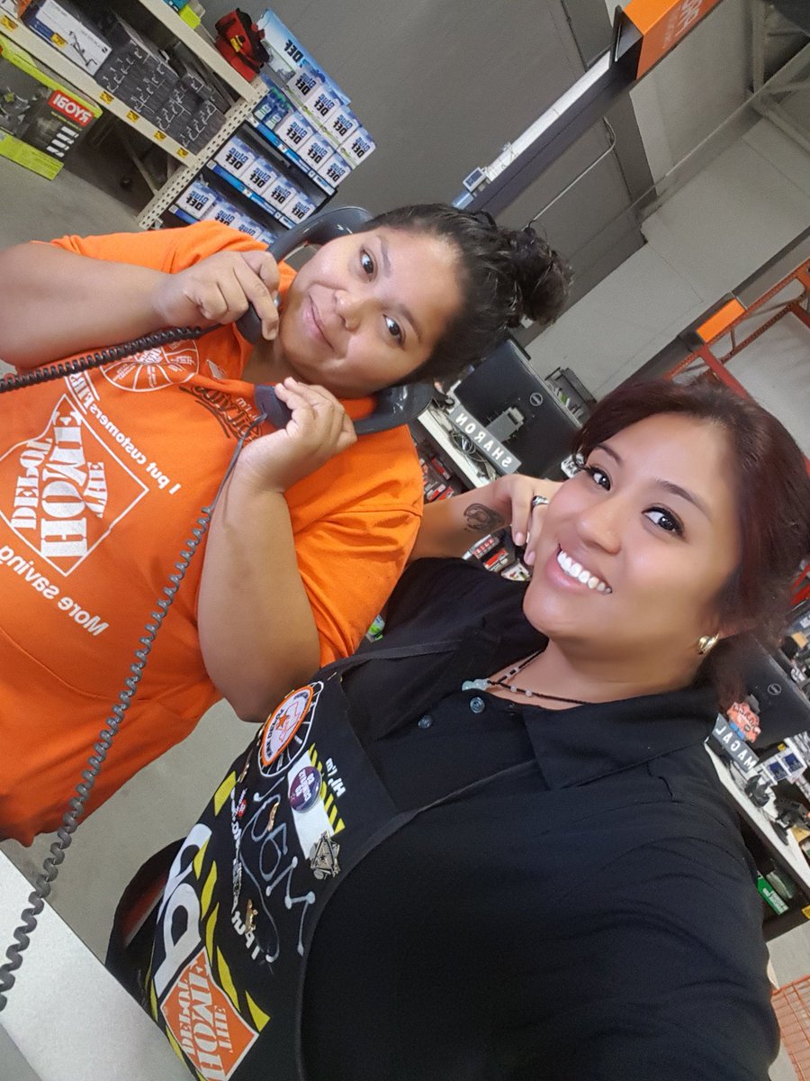 CMags85's tweet photo. Busy day at #0564ProDesk Silvia from Appliance helping doing sales! #Teamwork #DoubleSales @DTywon @wesford0564 https://t.co/hnYaQLJHjB
