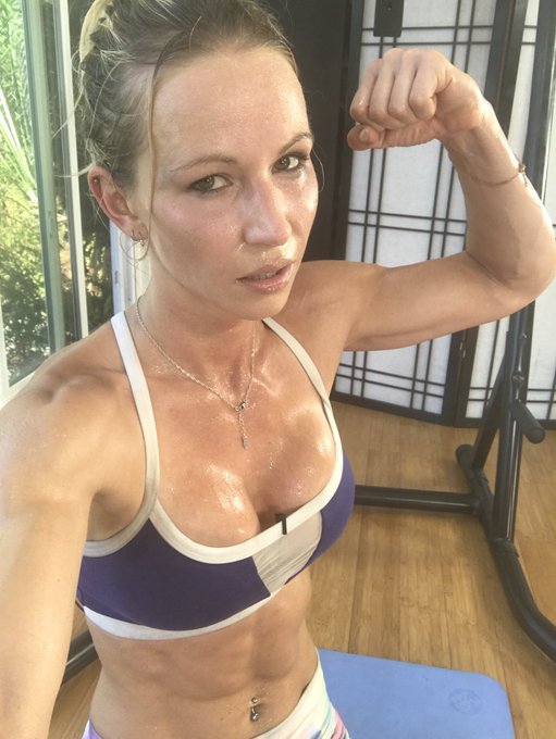 Here&rsquo;s my before and after photos from yesterday when I did the Summer Shred Workout - I could barely<a href="/tag/laketahoe"class="tags"><span>#laketahoe</span></a><a href="/tag/zuzkalight"class="tags"><span>#zuzkalight</span></a><a href="/tag/loveskiing"class="tags"><span>#loveskiing</span></a><a href="/tag/zgym"class="tags"><span>#zgym</span></a><a href="/tag/zgy"class="tags"><span>#zgy</span></a>