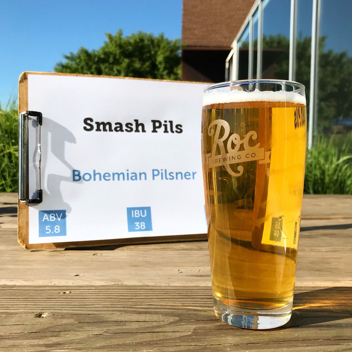 RocBrewingCo's tweet photo. Itβs back on tap! ππΌπΊπ¬
Come on down and grab a pint of this crowd (and staff) favorite. #SmashPils #CraftBeer #Beer #DrinkLocal #ThinkNYDrinkNY #ROC #RochesterNY https://t.co/idZekW3Q06