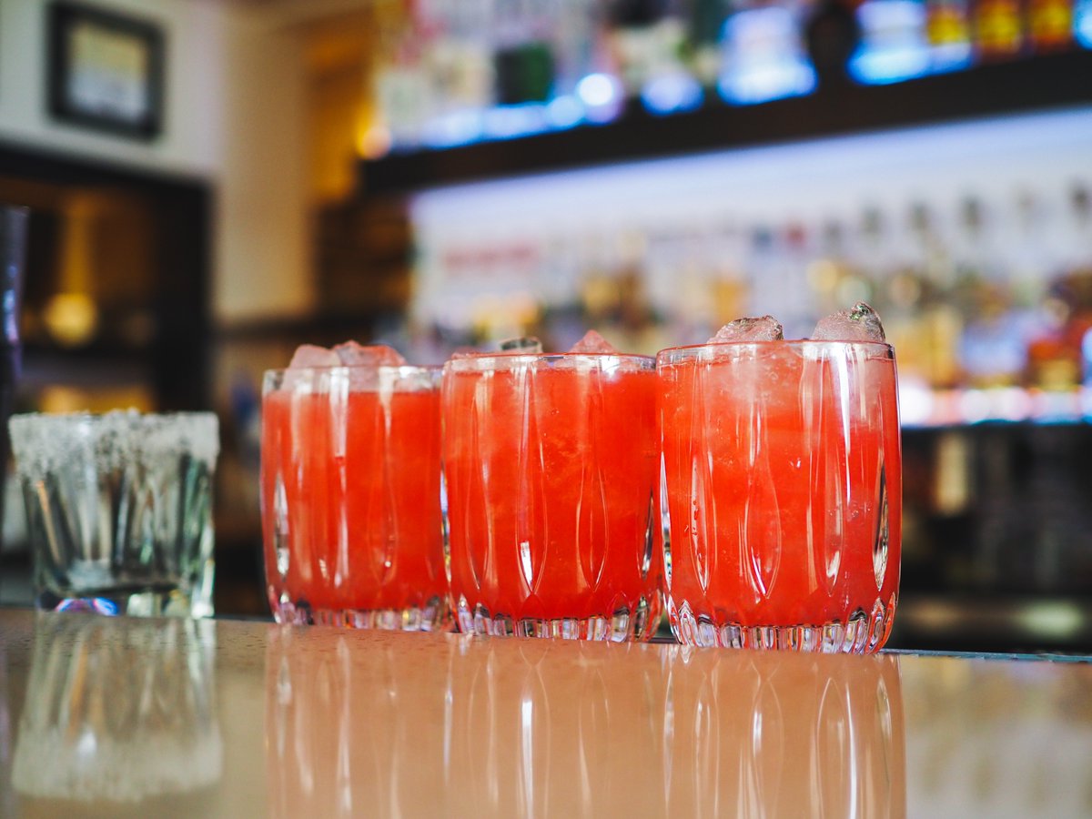 Centricophx's tweet photo. Friends don't allow friends to drink alone 

#Centricophx https://t.co/ioRNXUfIHN