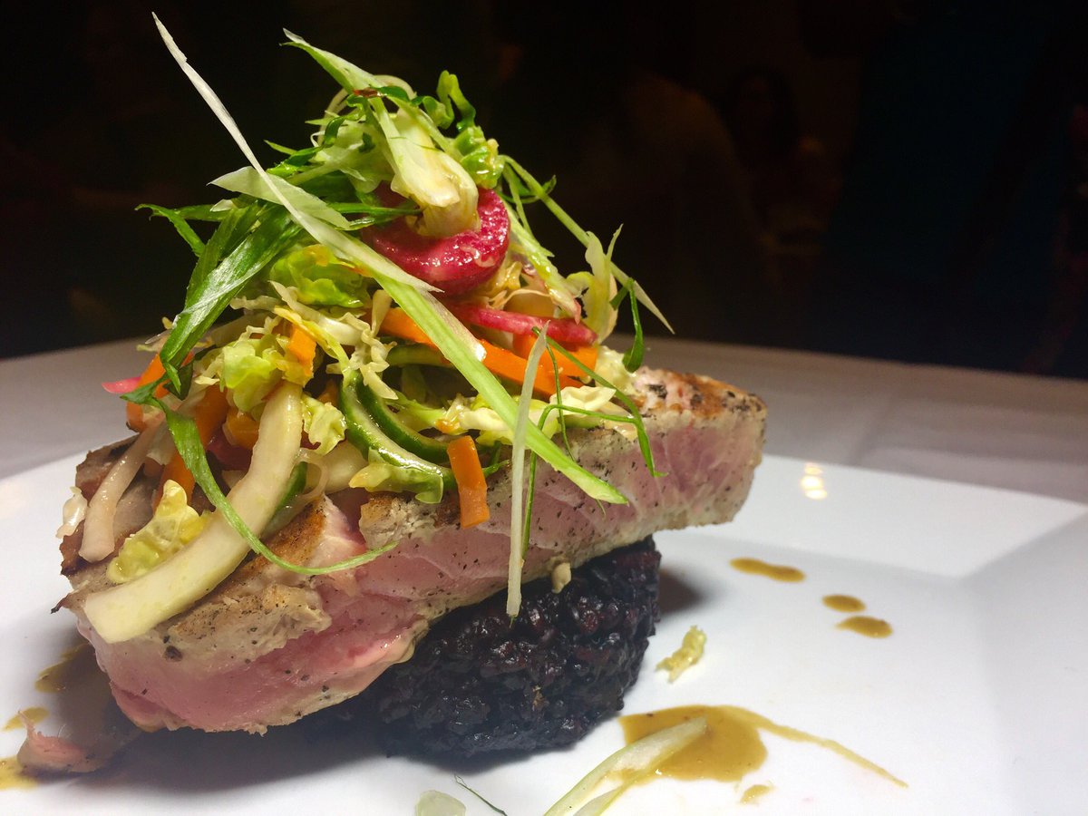 TabletopMediaGp's tweet photo. Color, the rule of thirds, and lighting all came together in this photo! This Wood-Grilled Handline Caught Tuna smells amazing! We can’t wait to dig in! @cookeatlife @shopcrabtree @Seasons52 #summer52photos #TabletopTeach https://t.co/2uXHYyoS87