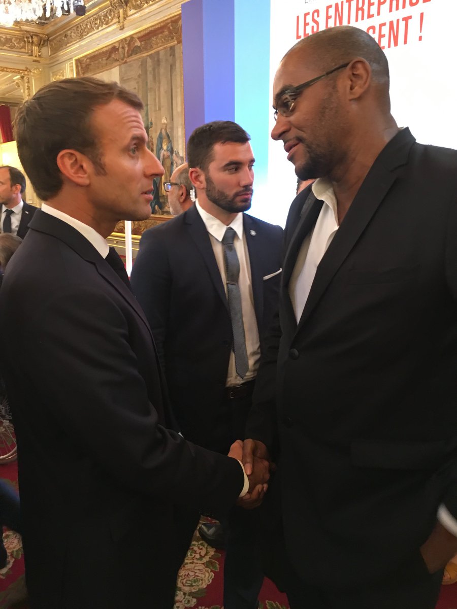 outremernetwork's tweet photo. Quand tu es en mode pitch sur 1 projet fundrising Outre-Mer devant le Pdt de la République  &amp; 100 entrepreneurs du SBF 120 et que le Pdt de la République te répond "chiche on y va " !!!  Merci @EmmanuelMacron pour la qualité de votre écoute ! https://t.co/L5pvPT7gUf