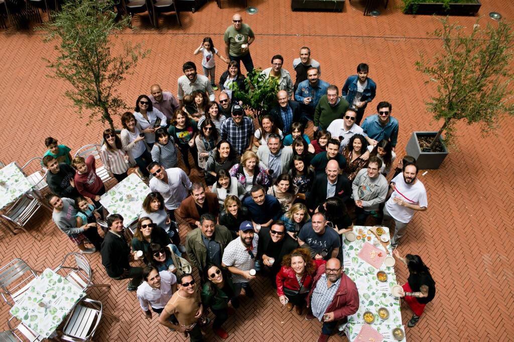 Gracias de todos los que hemos disfrutado haciendo <a href="/BrujulaOndaCero/">La Brújula</a>....gracias a todos los que nos habéis soportado, escuchado y hasta querido....continuará . Siempre la radio