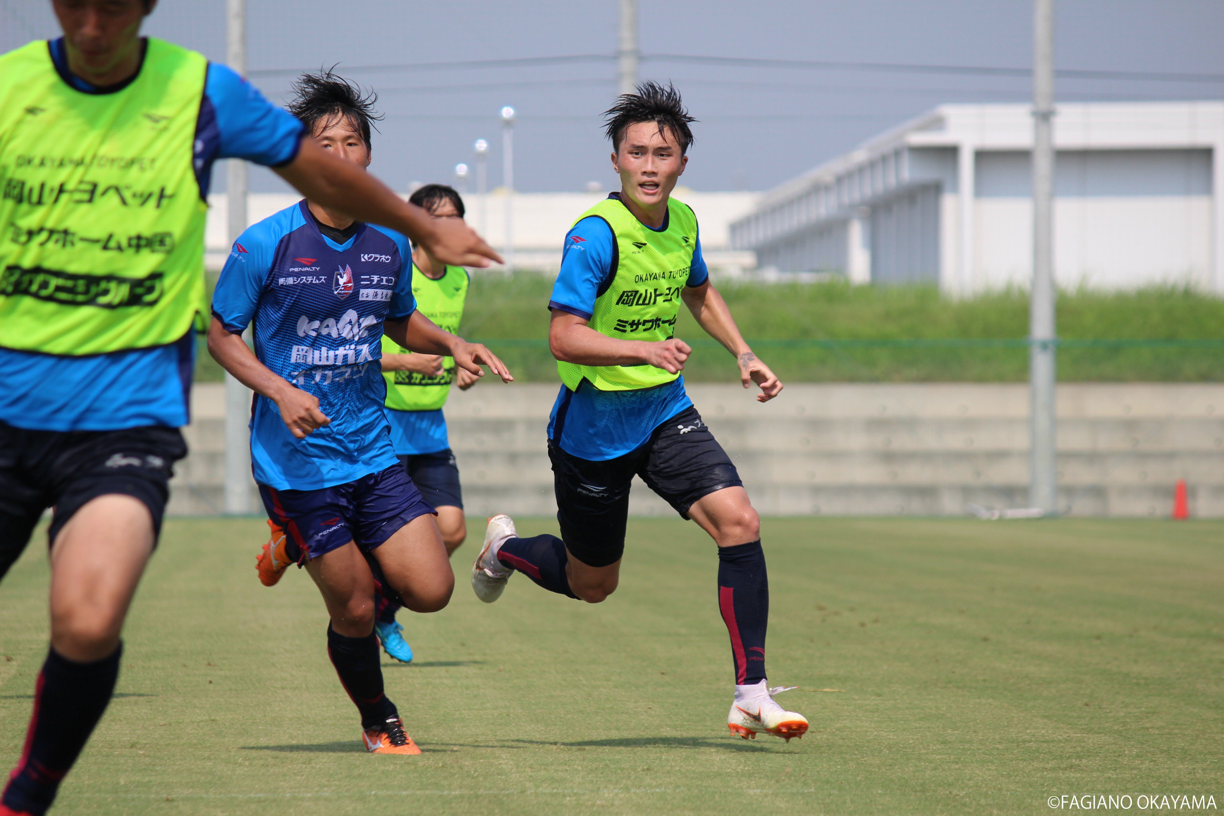تويتر ファジアーノ岡山スタッフ公式 على تويتر 横浜fcから期限付き移籍で加入したジョン チュングン選手が 本日の練習からチームに合流しています ファジアーノ岡山 ジョンチュングン T Co 9t31ysuwga