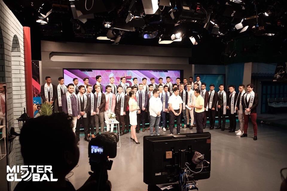 misterglobe2018's tweet photo. Today Pedro Gicca, Mister Global 2017 and the 2018 contestants are invited to interview with Morning News Live on TV 5 HD Channel in Bangkok, Thailand. #misterglobal #misterglobal2018 #debutth #debut #misterglobalworldfinal2018 #tv5hd1 #tv5 https://t.co/G5a2b1h8Y3