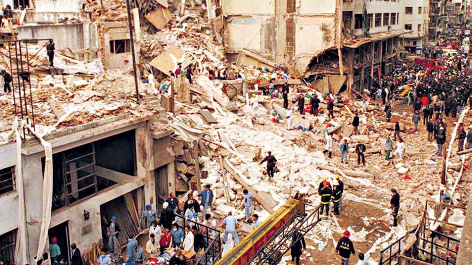 puellaok's tweet photo. A 24 años del ataque terrorista y la explosión de la #AMIA, quiero recordar a las victimas y brindarle mis respetos a sus familiares.
Haciendo un pedido más de justicia y verdad, es necesario para poder lograr ser un verdadero país civilizado 🇮🇱🇦🇷. https://t.co/1TS6OJOHbs