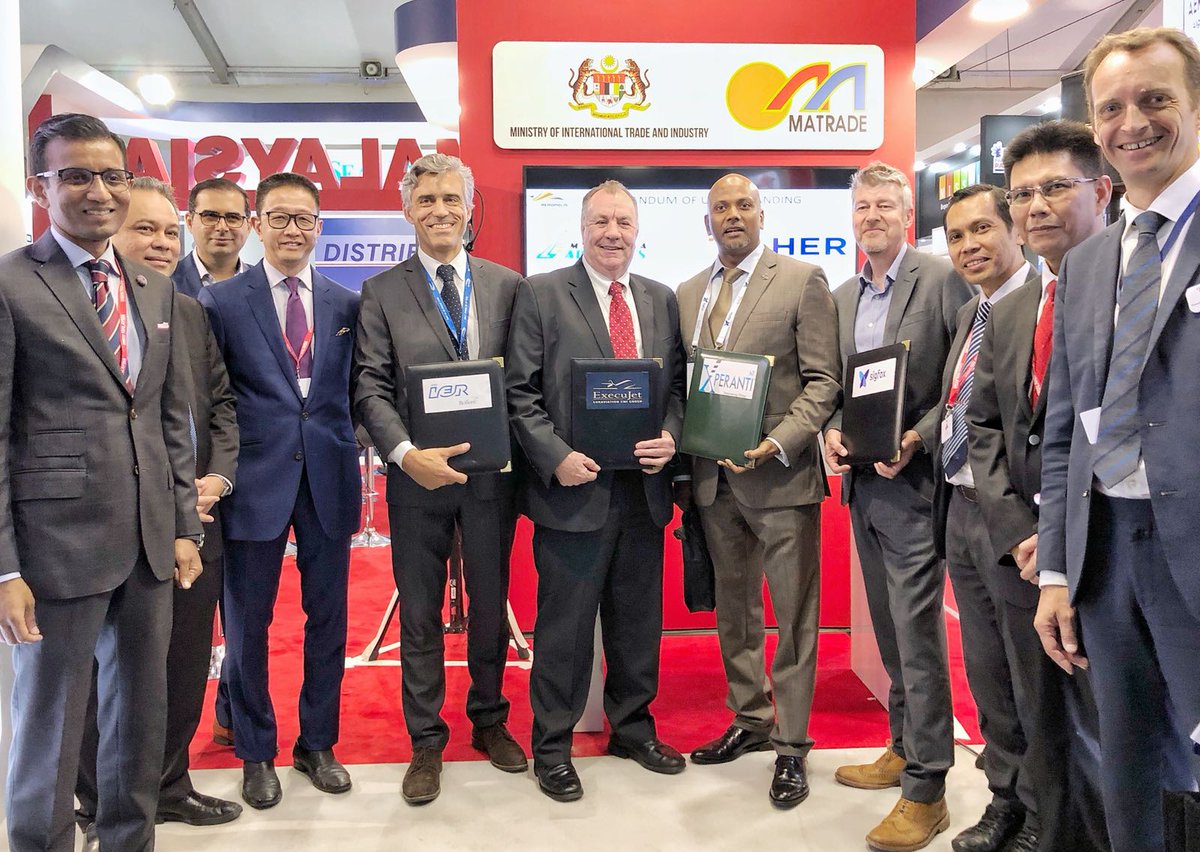 matrade's tweet photo. Msia Pavilion gained prominence at the @FIAFarnborough .From business matching, VIP visits, MOU exchange to media interviews, we try to fully utilise our time there to promote Msian companies and the country's strengths in aerospace. #ChooseMalaysia @MITIMalaysia @aeromalaysia https://t.co/eAvNe2yyLO