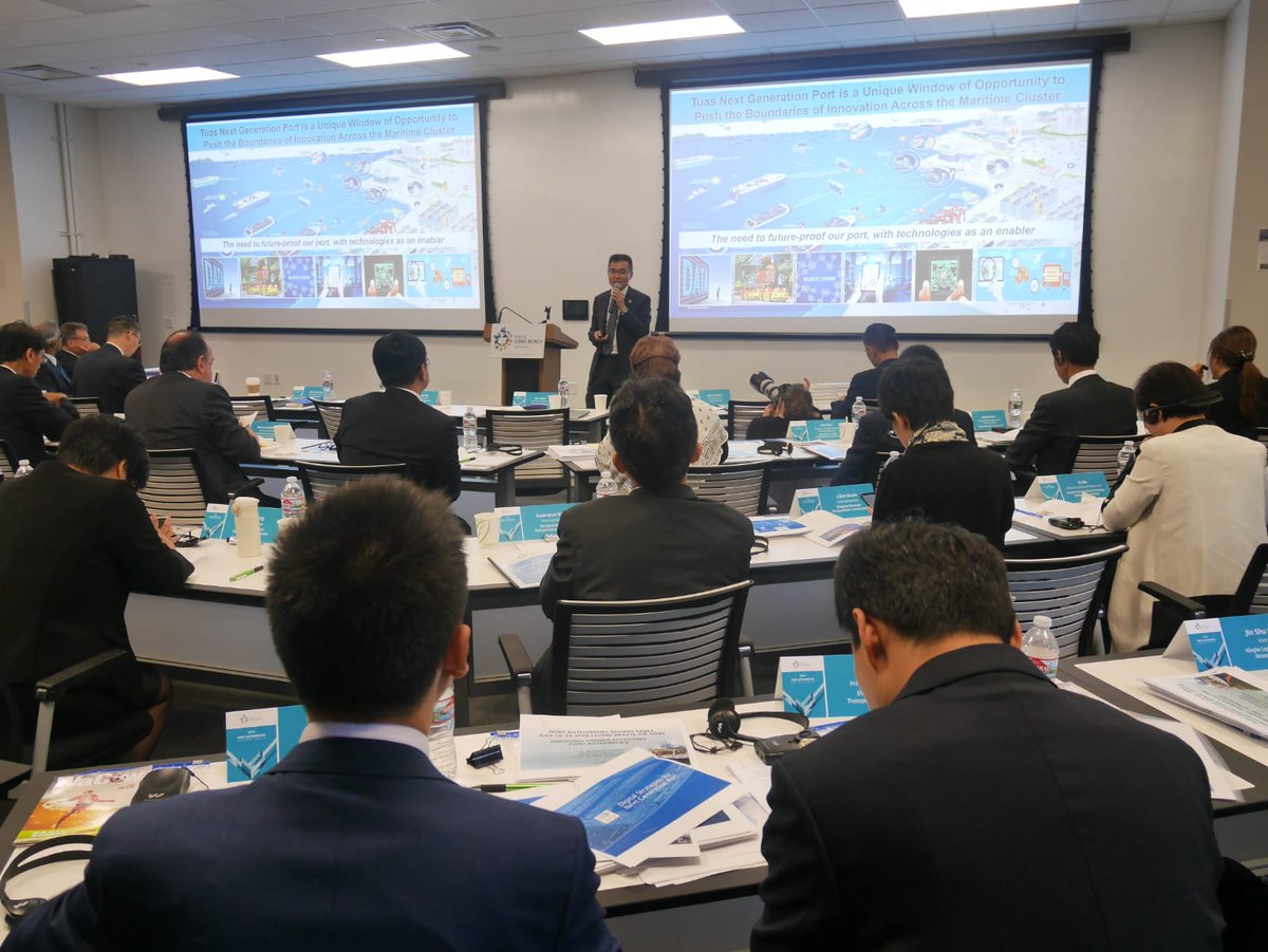 MPA_Singapore's tweet photo. Mr Andrew Tan, CE, #MPA, shared about ‘Digital Strategies for Next Generation Port’ on Day 2 of the Port Authorities Roundtable 2018. MPA also renewed its MOU with the #PortofRotterdam on information exchange and joint R&amp;D collaboration in areas of common interest. #PAR2018 https://t.co/PHVzxQxqSN