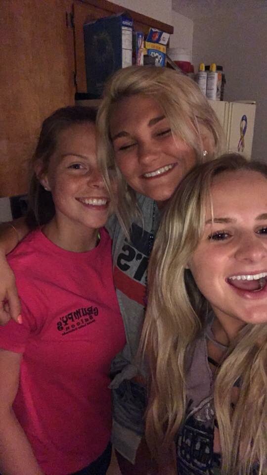CollinsAlexis32's tweet photo. Starting to set in that this girl is moving in a couple weeks and I don’t know how to feel about it😣 https://t.co/lVbkmf0ofx