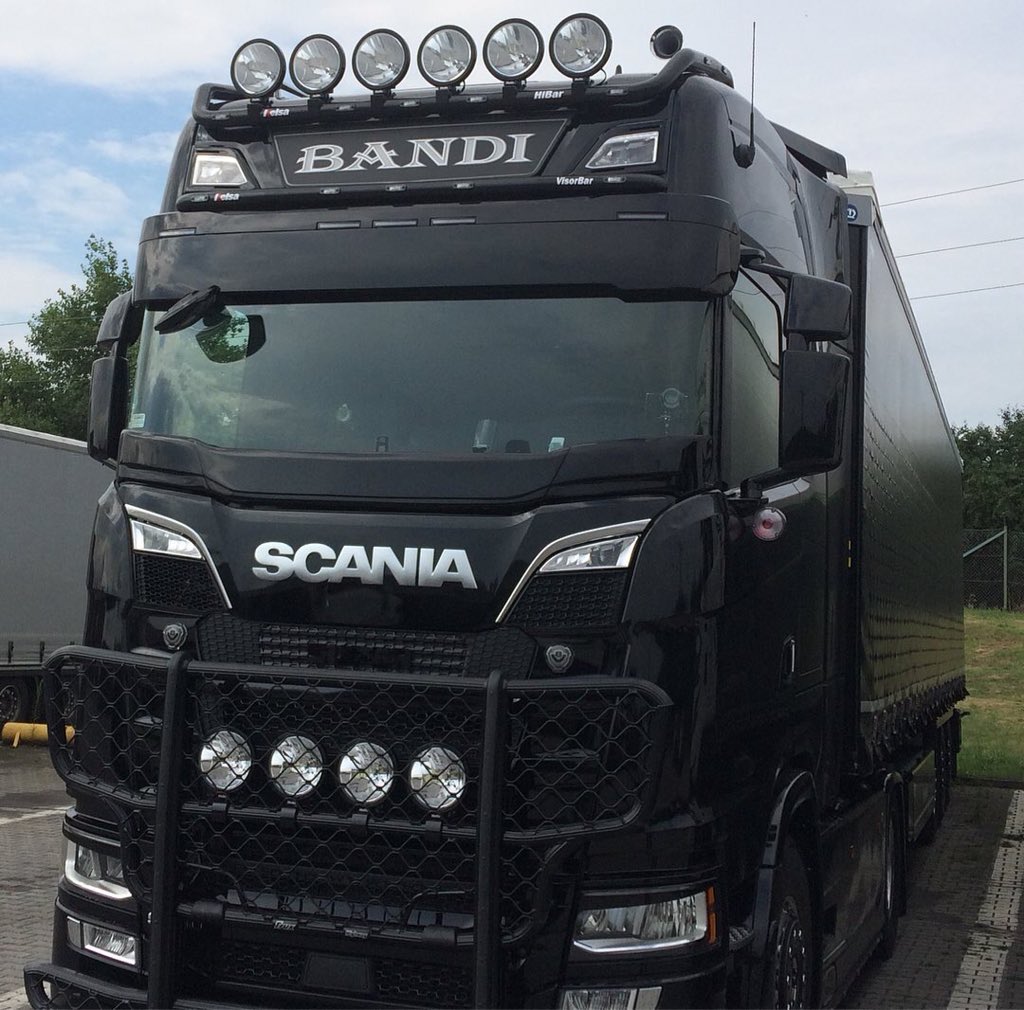 StephenJohnCor7's tweet image. BANDI international polish based black beauty magic 2 Scania’S v8 580s looks amazing black butte design style brilliant 💨💨👍