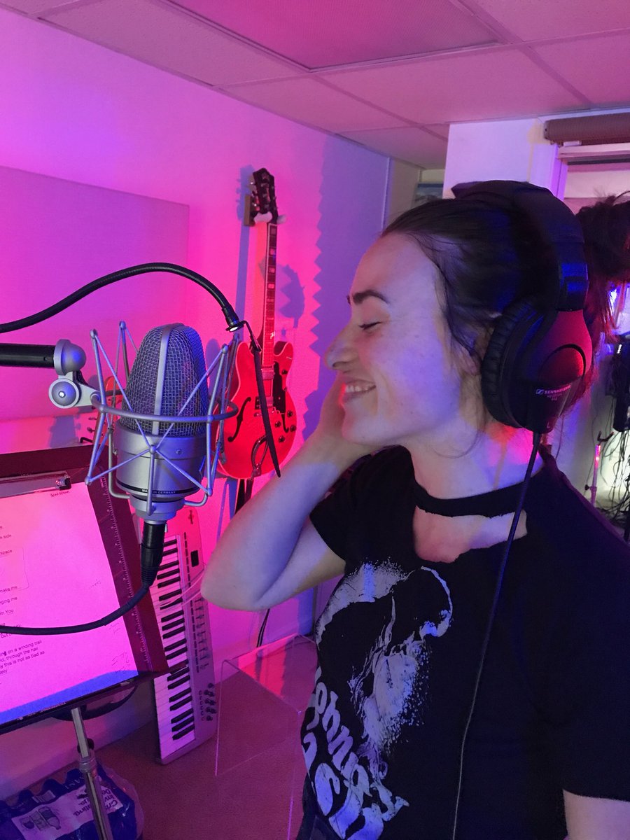 GaryEarlProd's tweet photo. #LaurelWright of The Young Fables came into the studio today to record some vocals for Colorado Songwriter Matt Hladik! Such a talented singer!
•
•
•
#robinearlvoicecoach #garyeaelproductions #musicproducer #nashville #nashvillemusic #originalmusic #vocal https://t.co/wvvdTNOfmR