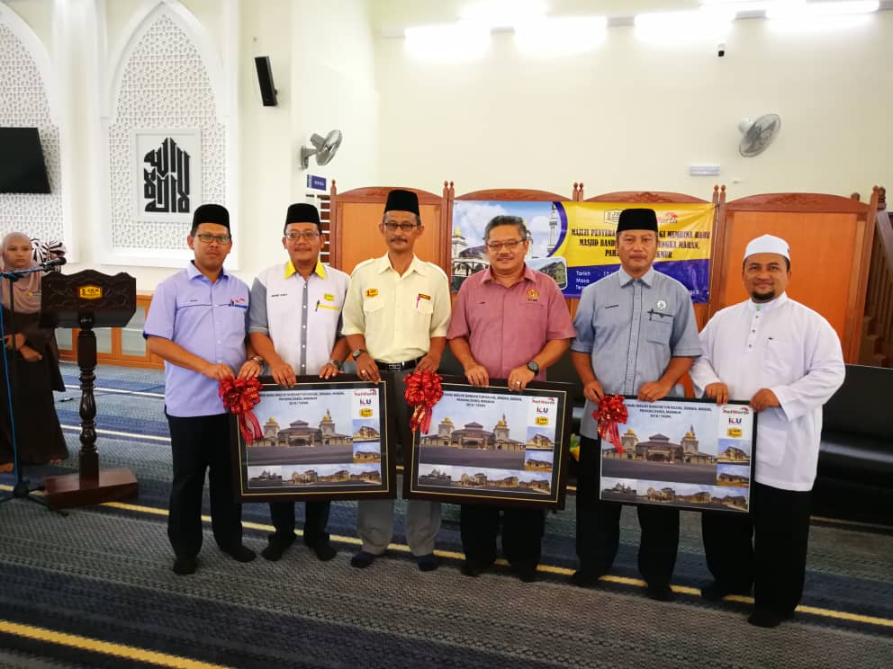 Tahniah <a href="/jkrmaran/">JKRMaran</a> &amp; pasukan projek

Penyerahan Projek Masjid Bandar Tun Razak, Jengka, Maran 

@MOWorks
<a href="/JKRMalaysia/">JKR Malaysia</a> 
@ajaym5225 
<a href="/mannordin2015/">Pesara JKR Negeri Pahang</a>