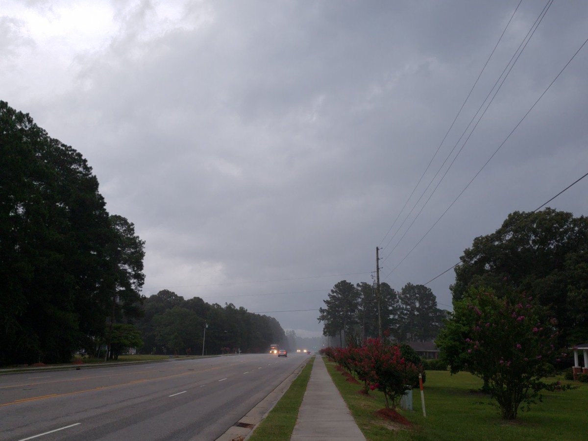 realdwaynet's tweet photo. Storm capable of 40+mph winds in Bladenboro and headed for Dublin/Elizabethtown #ncwx #ilmskywarn @BladenOnline https://t.co/njJ02O5faE