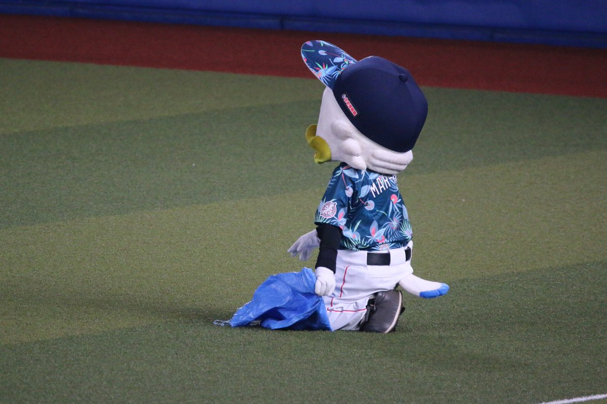 あゆむ Twitterissa 7 17zozoマリンにて 強風で花火中止を知ったマーくん ヤダヤダ花火観たいとじたばたした後そのままうつぶせで静止する なんか魂出ちゃってる マーくん 笑 千葉ロッテマリーンズ