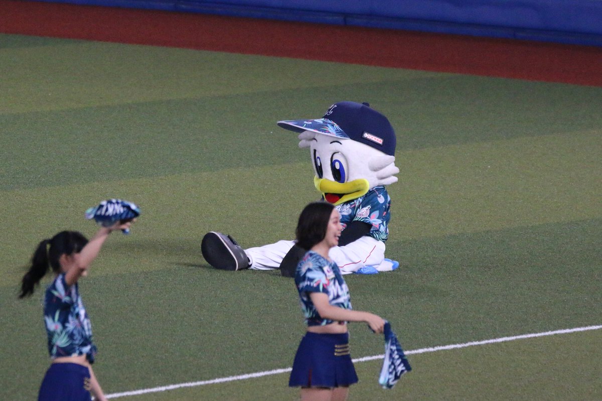 あゆむ Twitterissa 7 17zozoマリンにて 強風で花火中止を知ったマーくん ヤダヤダ花火観たいとじたばたした後そのままうつぶせで静止する なんか魂出ちゃってる マーくん 笑 千葉ロッテマリーンズ