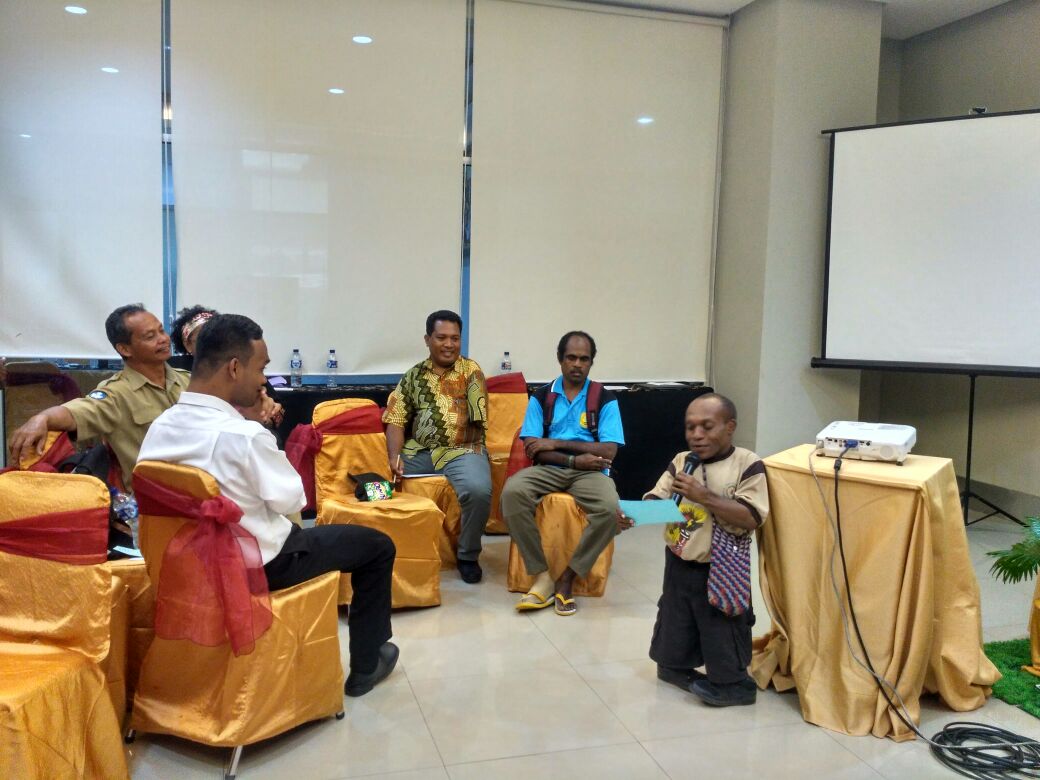 aryananta_anang's tweet photo. After 2 days training, participants will conduct survey on how community receiving disaster alert &amp; other information related disasters. The survey also will identify inclusive approach to the most at risk group @bpbd_papua @asb_idn #disabilityinclusivedrr @BNPB_Indonesia https://t.co/aK20r2crYa
