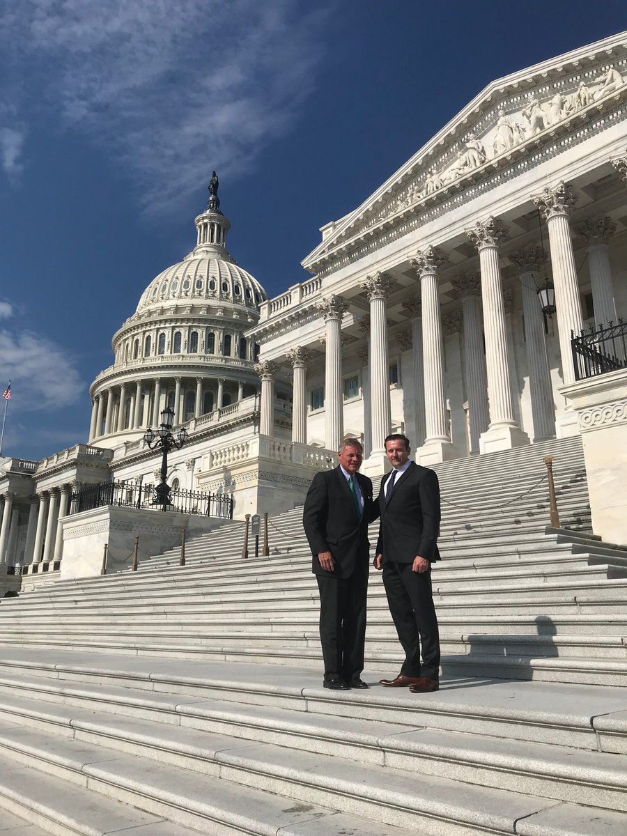 RavenoxUSA's tweet photo. Thank you @SenatorBurr for taking the time to meet with us on #PrimeDay and for supporting small businesses. @RavenoxUSA #PrimeDayDC #Ravenox https://t.co/zzu4diIF6S