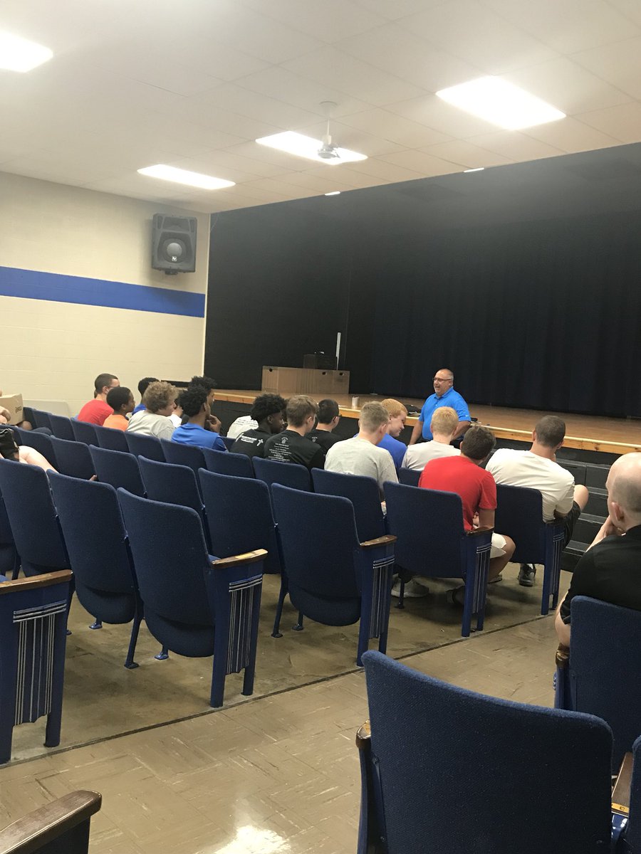 ReadyHoops's tweet image. Coach Bisutti addressing players and parents for the first time! #readyhoops #silverknightfamily