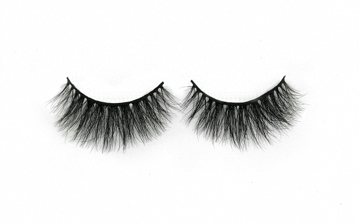 EvrythingBlink's tweet photo. The Chrysanthemums Lash represents optimism and joy! 👏🏽 Everything that is needed! Shop The Flower Collection https://t.co/ZLJO7DTtYK