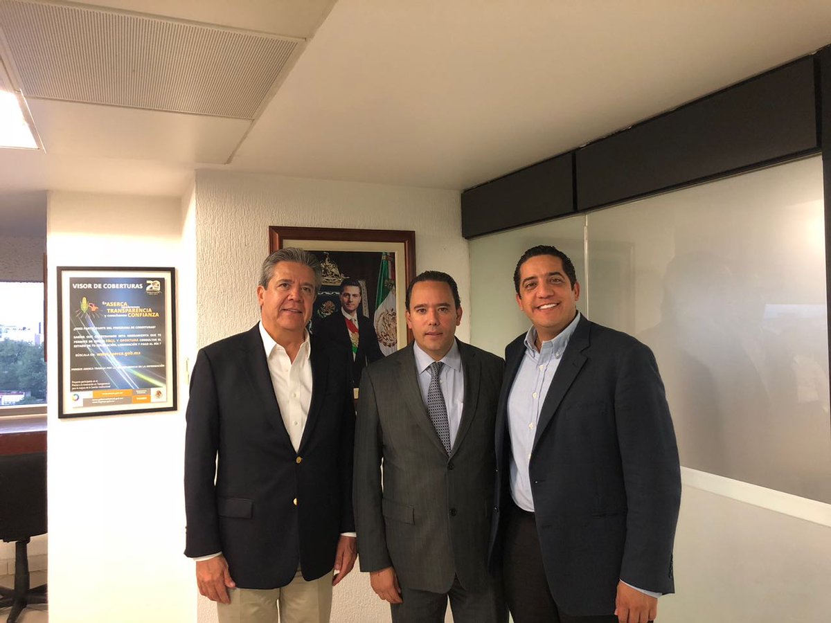PatricioRoblesL's tweet photo. Hoy en compañia de @ChuyValdesP  de @saygsinaloa sostuvimos una reunión con el @VazquezSalido  Director en Jefe de @ASERCA_mx 
@BaltazarxTam https://t.co/ZMIKOGZmtg