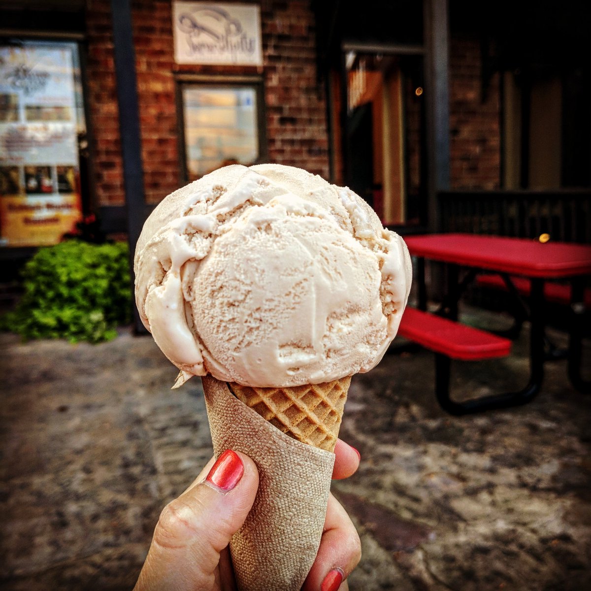 Angela Hutti tweet media