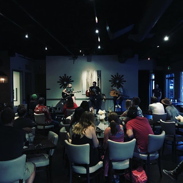 jerryfee's tweet photo. Getting ready to share some tunes at a songwriters night hosted by the best vocal coach on earth - @brettmanning_ss ! https://t.co/gmcyYcSOnQ https://t.co/0UTWIoNJEl