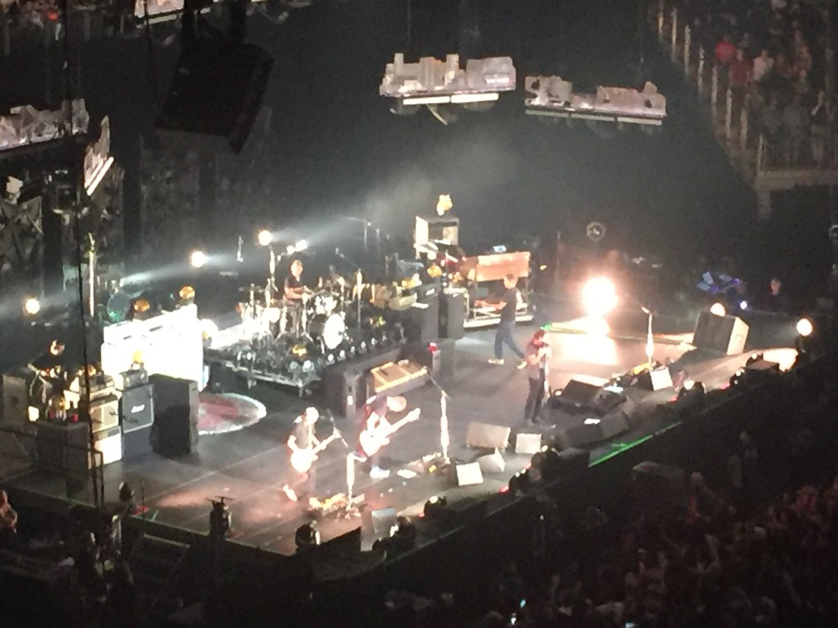 dunsjd's tweet photo. Thank you @PearlJam for a stunning show at @TheO2 tonight - awesome from start to finish &amp; even carried on playing when the house lights went up! #whatcurfew? #PJLive2018 https://t.co/GSOBhSKVsV