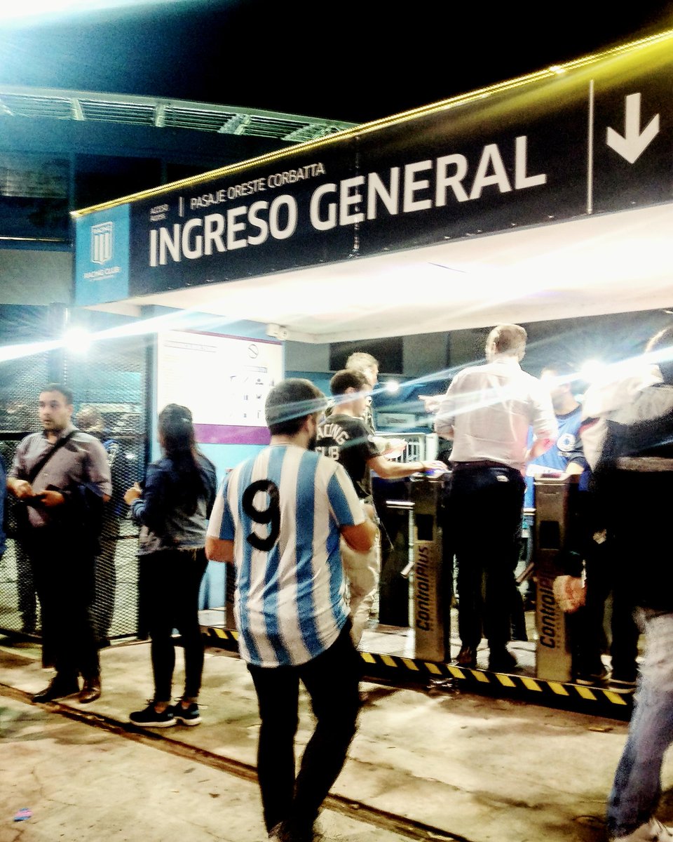 LaAcadeAgrup's tweet photo. #ComoTeExtraño
#CadaVezFaltaMenos
#VamosLaAcadé
#RacingClub #Racing2018 https://t.co/uINNRgac0v