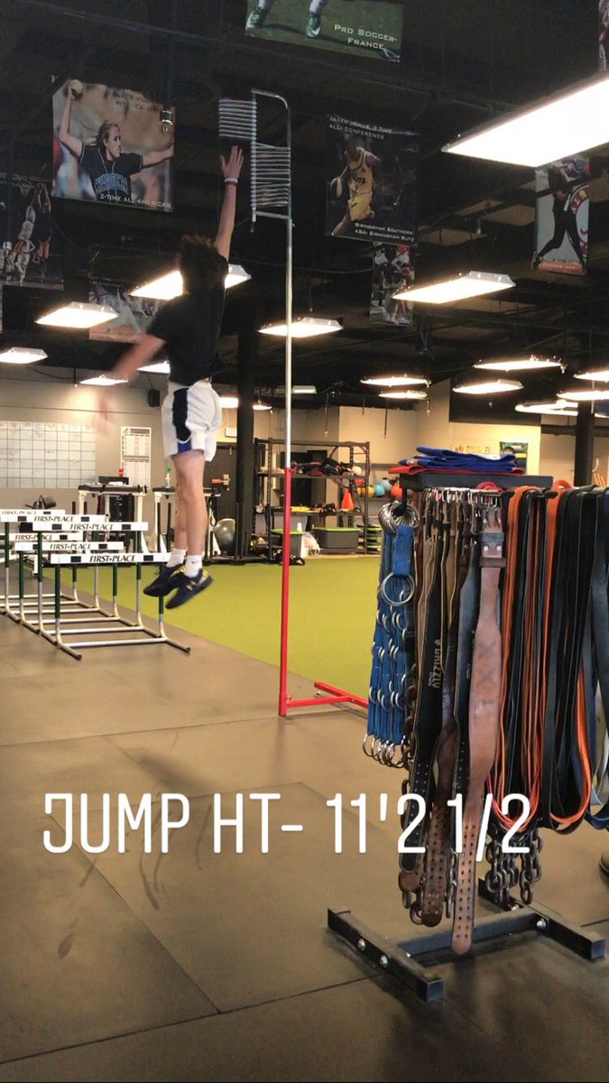 AthEliteNation's tweet image. Numerous PR's in this Mesocycle. Dillon Harding w/ a Max VJ Height of 11' 2 1/2" along with a few Speed PR's while gaining 17 pounds of bodyweight #CREELS #AthEliteNation #EliteSportsTraining #BeElite