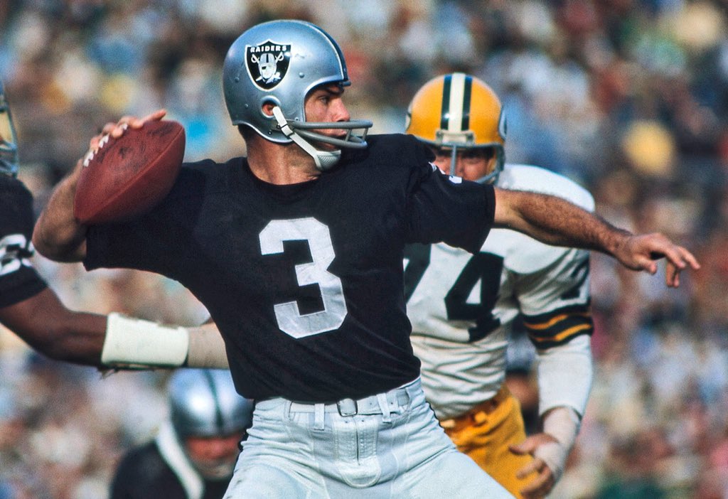 Happy Birthday to the 1st great Raiders QB, The Mad Bomber AKA Daryle Lamonica!!! 