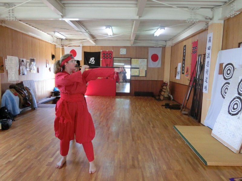 sawanin's tweet photo. 〔大阪本部での修行が大好評につき、平日も受付可能になりました！〕住所:大阪市東成区大今里南４－２１－１０
最寄り駅は近鉄今里駅、地下鉄新深江駅です。
基本室内での修行となりますが、修行内容は柳生と同様です。(4枚目の写真のように、日本刀(真剣)の扱いは屋上になる場合があります) https://t.co/xdCIoTpyom