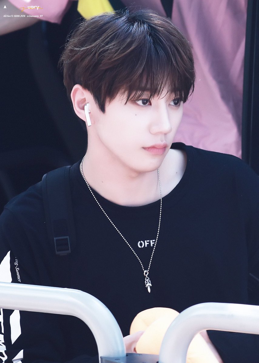 Autumn_Serenade's tweet image. Jun looking dazed like he hasn't slept in 1000 years...
And melancholic like he's gradually embodying his character Minsu.

Anyway it's been a while since we saw idol Junnie~
#theunit #unitb #unb #ukissjun #ukiss #jun #goodbyetogoodbye