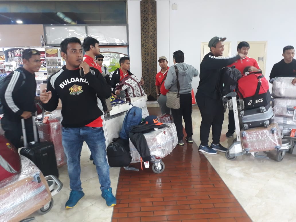 PP_PGSI's tweet photo. Timnas Gulat Indonesia tiba di Indonesia setelah menjalani pemusatan latihan di Bulgaria. Para pegulat yang dipersiapkan utk Asian Games ini tiba di bandara Soetta, Rabu (18/7/2018). @KEMENPORA_RI @imam_nahrawi @kbrisofia @gsdewabroto https://t.co/RwTRgktzBA