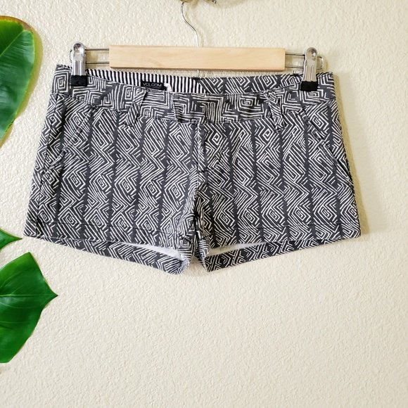 So good I had to share! Check out all the items I'm loving on <a href="/Poshmarkapp/">Poshmark</a> #poshmark #fashion #style #shopmycloset #reebok #withoutwalls #volcom: bnc.lt/focc/RTp7MmDv9N