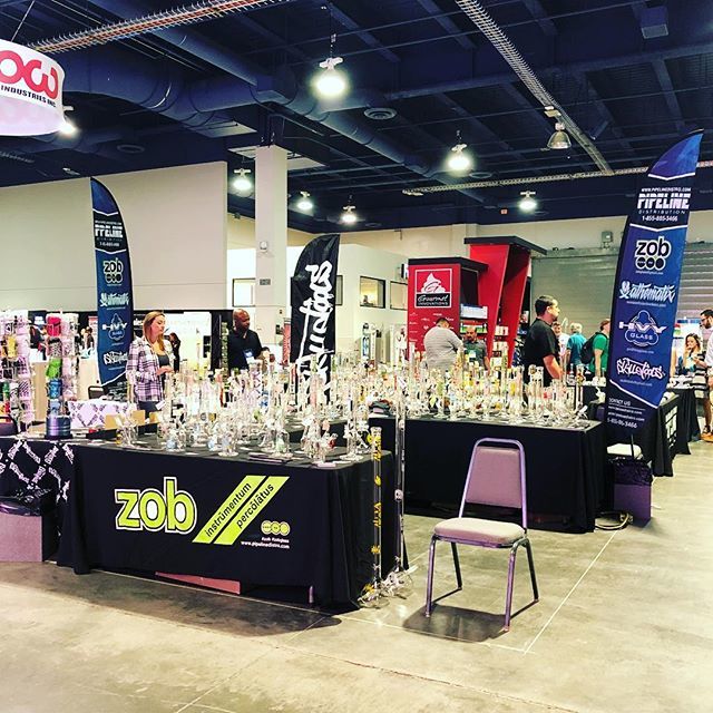 ZobGlass's tweet photo. CHAMPS Las Vegas Summer 2018 Day 1 is a wrap. Love seeing all my peeps!! Come see us... right in the front. What up!!! #zobglass #zobfb https://t.co/ie4a2bs1sD