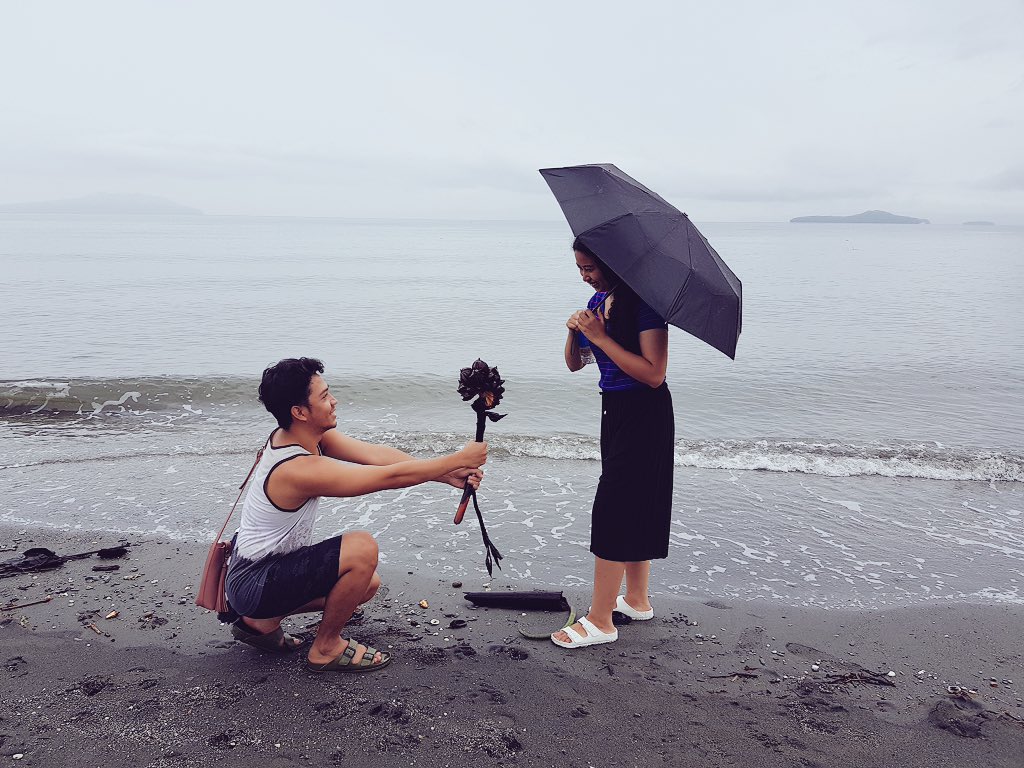 jessieri_'s tweet photo. Day3 #WhenInMindoro
"Bey, lahat ng nakikita mo rito sa paligid mo... lahat ng yan... wala tayong kinalaman dyan."
π€£π€£π€£
-- nakakita ng inemeng flower, at may pagluhod at picture pa. Agiiik. Your humor is just... hayyyy πππ https://t.co/z13kxVTA3e