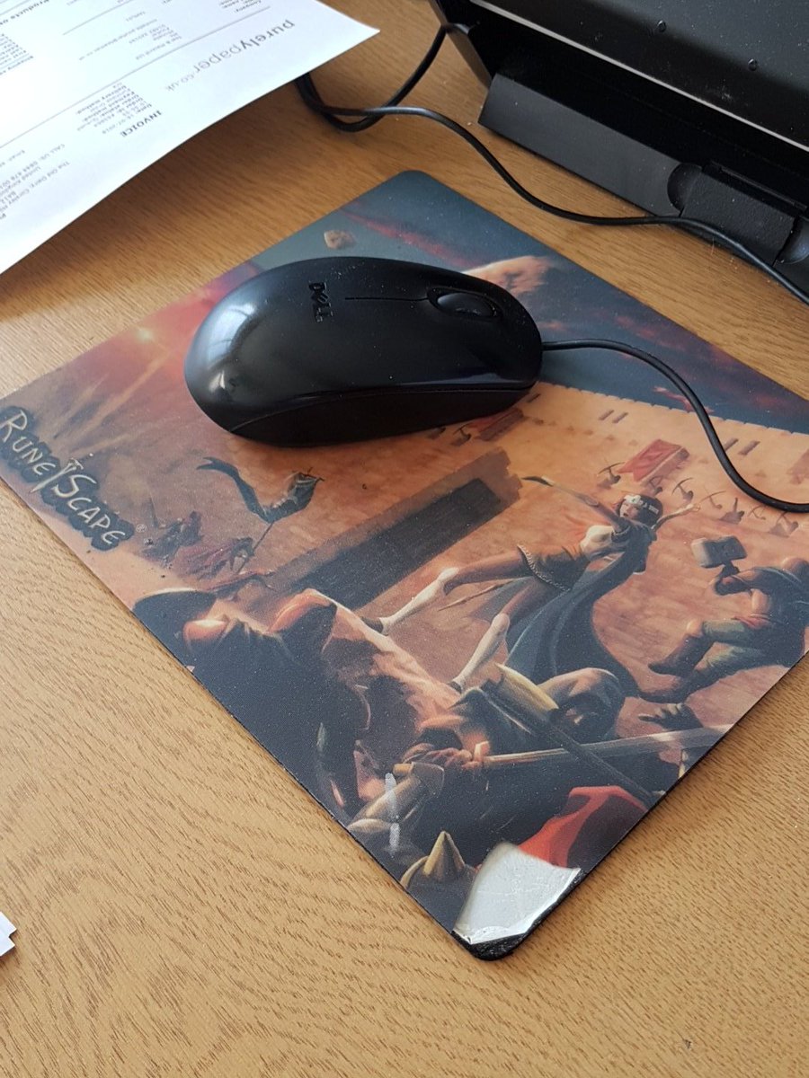 Can't believe after 8years my <a href="/RuneScape/">RuneScape</a> mouse mat finally gave up <a href="/TracyRoshLuna/">Tracy // Roshur</a> #Runefest #iwasatrunefest1
#Runefest2010 #upset