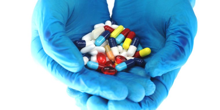 Doctors fear urgent care centers are wildly overusing antibiotics - for profit. arstechnica.com/science/2018/0…