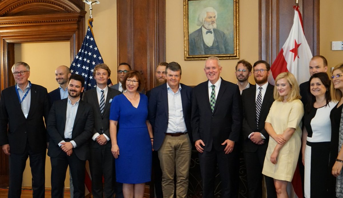 With <a href="/BartSomers/">Bart Somers</a>, discussing local &amp; regional approaches to tackle climate change. #TransatlanticLab2018