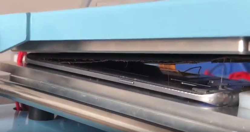 perfectbella3's tweet photo. Original Glue is too strong? when you disassemble the screen from the phone, it will take much time, and sometimes even makes the screen broken? Now a easy and safe way come out--Automatic screen frame glass separato#iphonerepair  #samsungrepair #samsunggalaxyrepair #galaxyrepair https://t.co/fHe2ZAlcCM