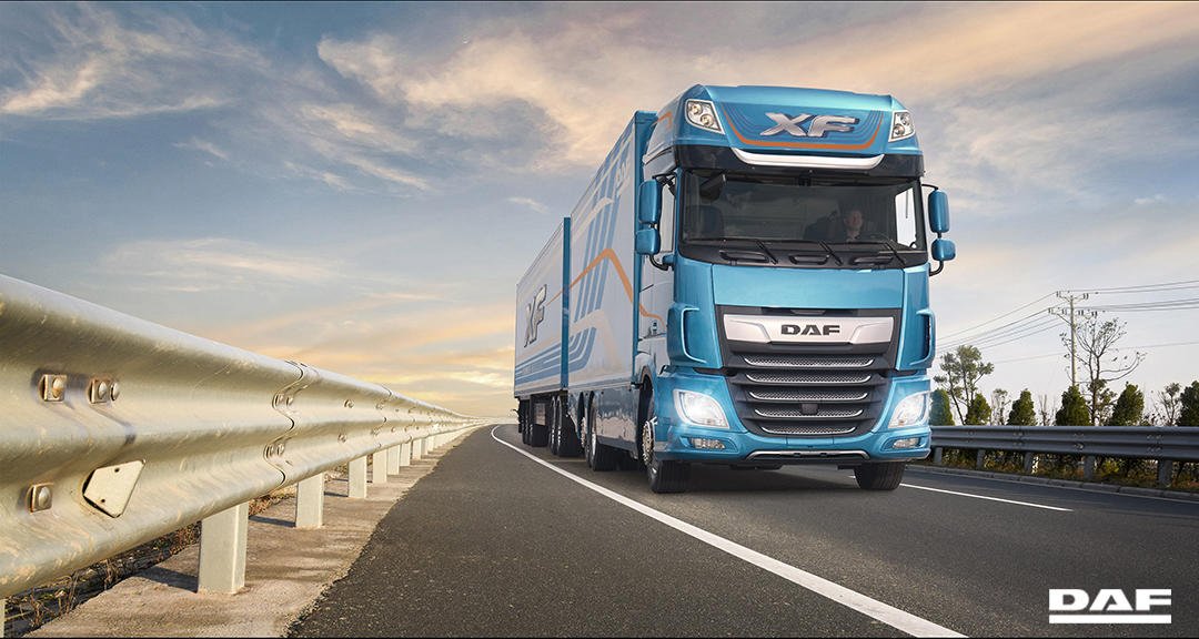 DAFTrucksNV's tweet image. The new #DAFXF has won its fourth ‘Truck of the Year’ title 💪. Operators and truck drivers in Slovakia jointly voted DAF’s ultimate long-haul truck as their ‘TOP TRUCK 2018’! Read more: fal.cn/yD.N #InternationalTruckoftheYear