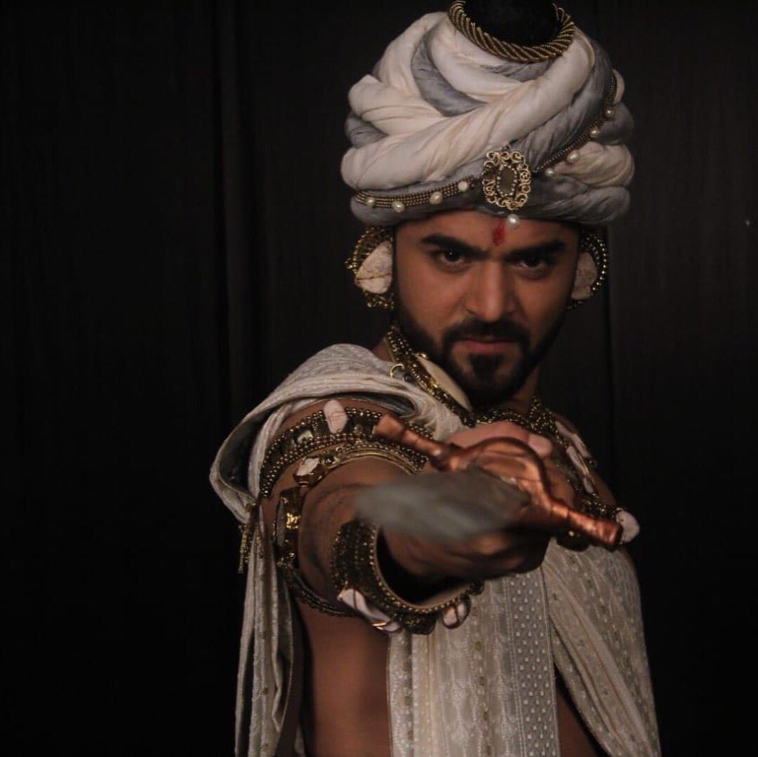 officialPorus's tweet photo. Coming up soon on @sktorigins @rkt_tewary #Porus is Senapati Hasti of Sindh ⚔️
Stay tuned! 
What do you think about his new look? https://t.co/xiUCMrahnu