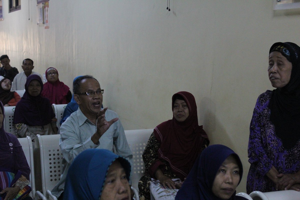 RSUD_KUDUS's tweet image. Promosi Kesehatan Rumah Sakit (PKRS) oleh dr. Naela Munawaroh, Sp.KFR dengan tema &quot;Nyeri Punggung&quot; . 

#PKRS
#PromosiKesehatanRumahSakit
#RumashSakitPilihanUtamaMasyarakat